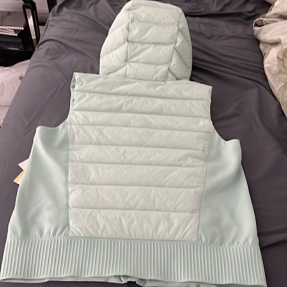 NWT Lululemon Dawn and Around Vest / Color: Delicate Mint / Size: 6 - Picture 4 of 4